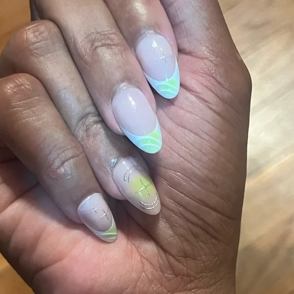 4 sets of Glamnetic Almond Press On Nails - Destination Set - Picture 4 of 7